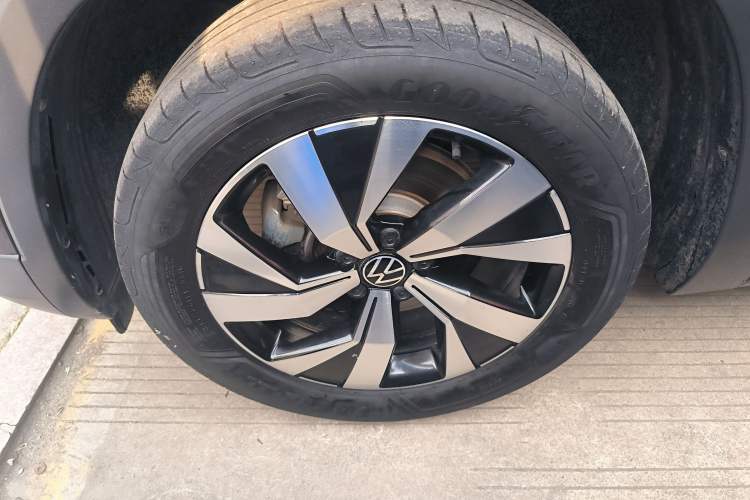 Used Volkswagen Tayron 2022 280TSI Two-Wheel Drive Luxury Smart Connectivity Version Left Front Wheel Hub