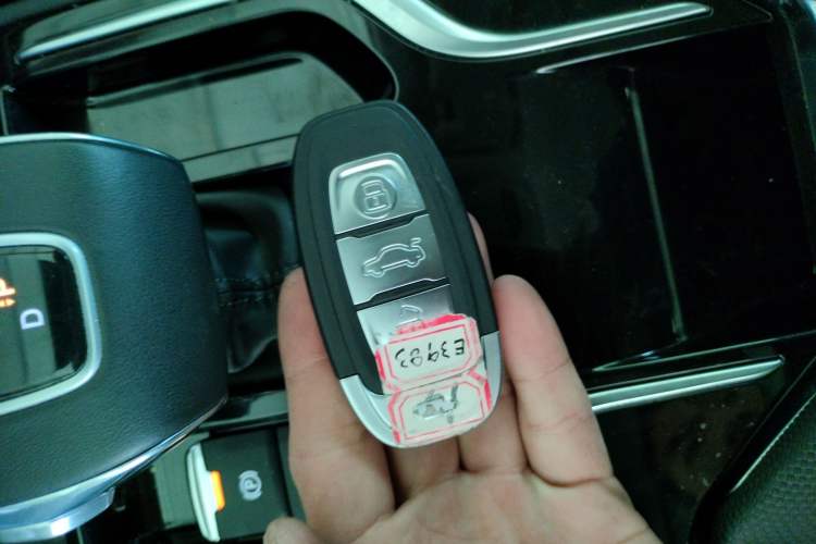 Used Hongqi E-QM5 2022 431 km Charge & Enjoy Edition
