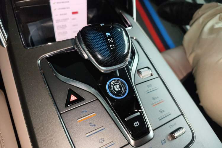 Used BYD Tang New Energy 2024 DM-p Champion Edition 215 km All-Wheel-Drive Flagship Model Gear Lever