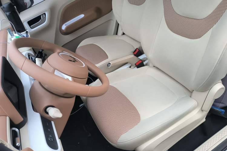 Used Wuling Hongguang MINIEV 2024 3rd Generation 215km Youth Edition Left Front Seat