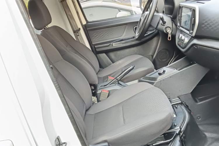 Used Chana Ruixing EM60 2025 Passenger Version Comfort Edition 6 Seats 300 km Range Side-Hinged Doors