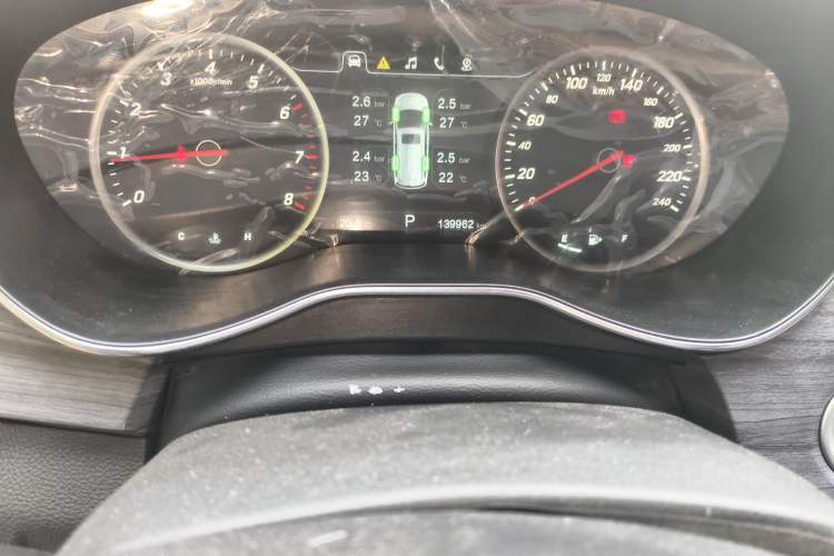 Used Baojun 730 2017 1.5T DCT Flagship Model 7 Seats China V Emission Standard Odometer Close Up