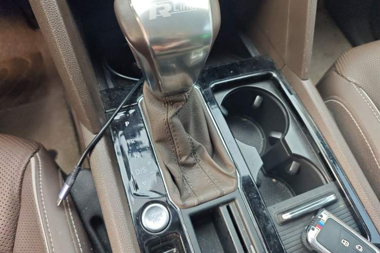 Used Volkswagen Viloran 2020 330TSI Luxury Edition Gear Lever