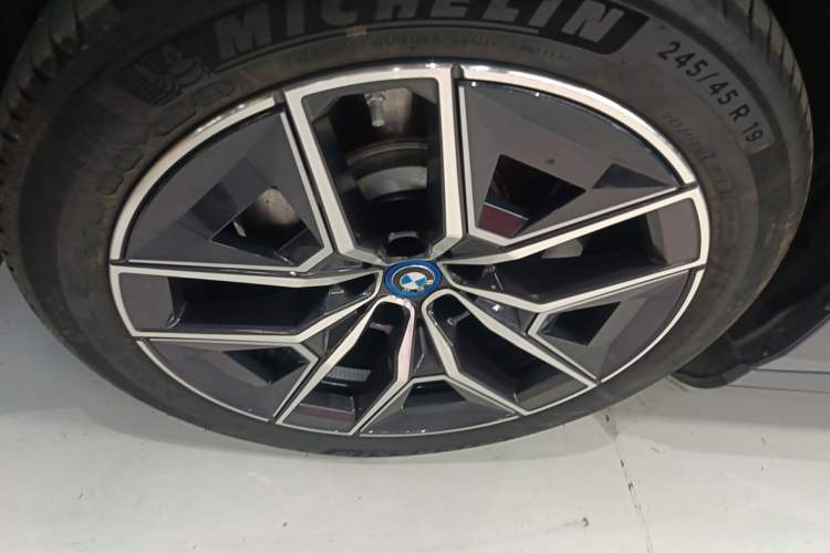 Used BMW i5 2024 eDrive 35L M Sport Package Exterior 4