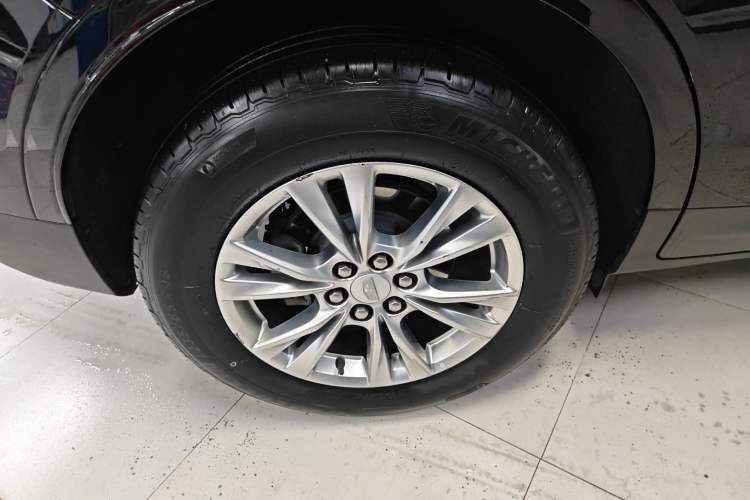 Used Cadillac XT5 2022 2.0T Two-Wheel Drive Luxury Version Right Rear Wheel Hub