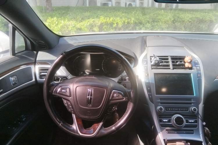 Used Lincoln MKZ 2017 2.0T Luxury Edition Steering Wheel