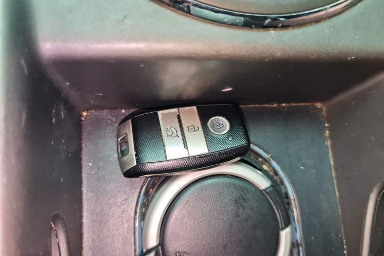 Used Kia Sportage R 2015 2.0L Automatic Two-Wheel Drive DLX Model