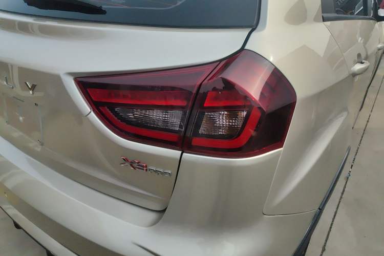 Used Geely Auto Vision X3 2021 PRO 1.5L CVT Deluxe Model Right Rear Taillight