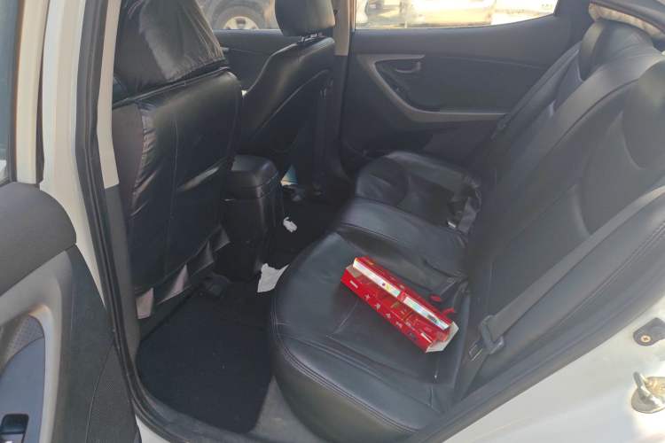 Used Hyundai Elantra (5th Generation / Langdong) 2015 1.6L Automatic Fashion Model