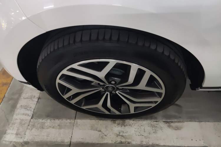 Used Land Rover Range Evoque New Energy 2022 Aurora L P300e Plug-in Hybrid Electric Version Left Front Wheel Hub