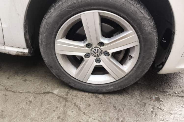 Used Volkswagen Golf Sportsvan 2018 1.6L Automatic Comfort Model Right Front Wheel Hub