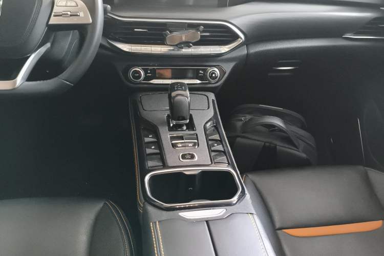 Used Bestune T77 2019 230 TID Automatic Prestige Version China V Emission Standard
