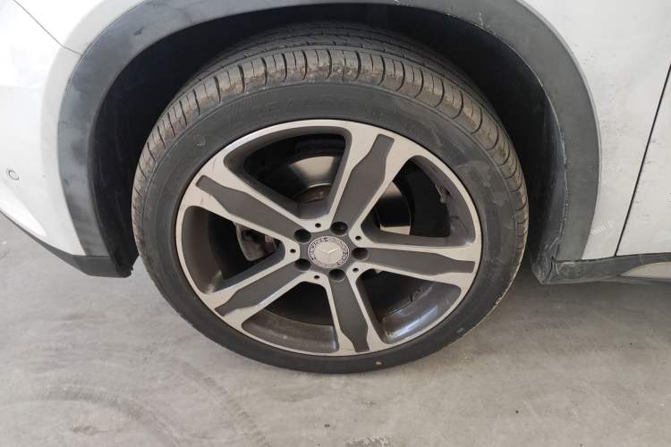 Used Mercedes-Benz GLA 2015 GLA 220 4MATIC Luxury Model Left Front Wheel Hub