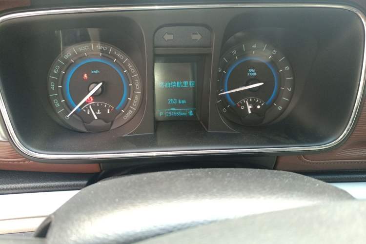 Used Buick GL8 2015 2.4L Luxury Business Premium Edition Odometer Close Up