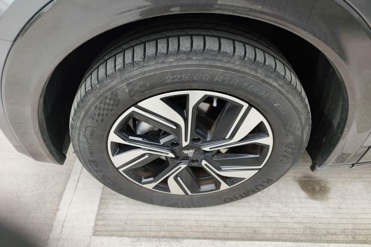 Used NETA U 2023 NETA U-Ⅱ 400 U-SHOW Edition Lithium-Ion Battery Left Front Wheel Hub