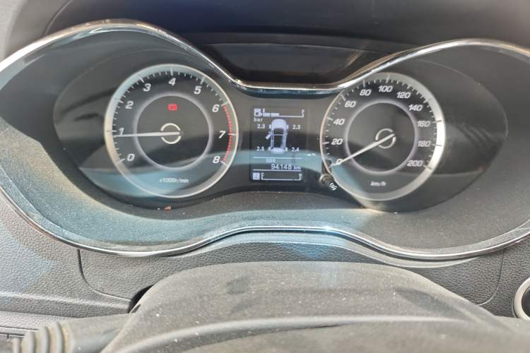 Used Baojun 560 2015 1.8L manual luxury version Instrument Cluster