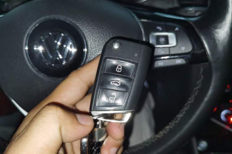 Used Volkswagen Golf Sportsvan 2016 230TSI Automatic Luxury Version Vehicle Key