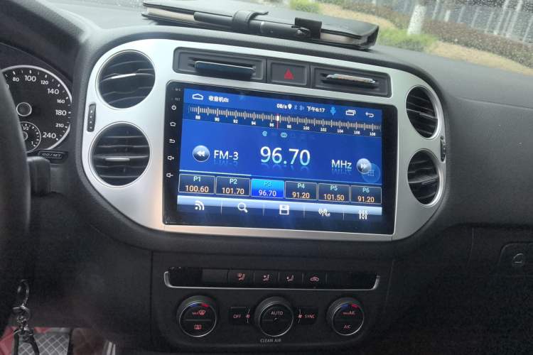 Used Volkswagen Tiguan 2016 300TSI Automatic Two-Wheel Drive Comfort Edition Audio And AC Panel