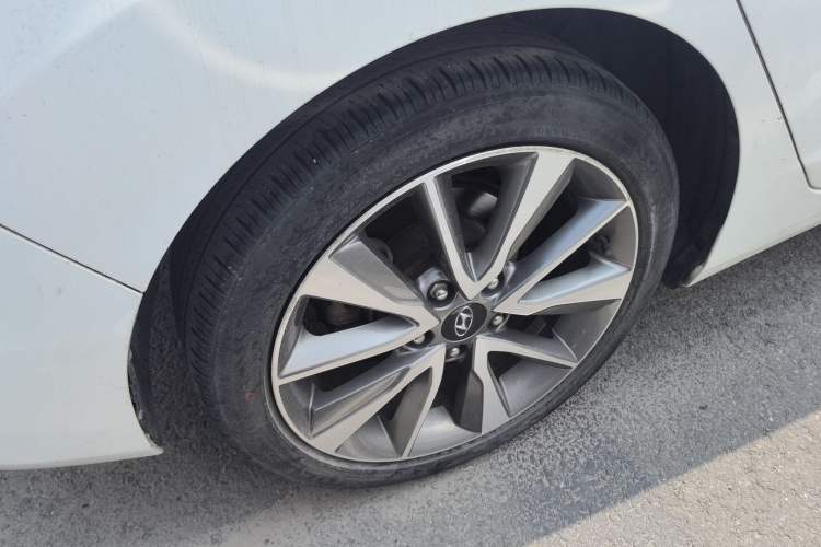 Used Hyundai Elantra (5th Generation / Langdong) 2015 1.6L Automatic Leading Model