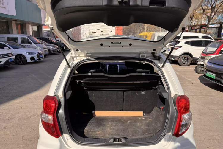 Used Changan CX20 2014 1.4L IMT Sunroof Navigation Version China IV Standard
