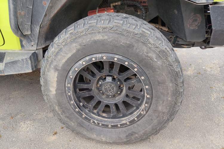 Used BAIC Off-Road BJ40 2016 2.3T Automatic Four-Wheel Drive Premium Edition Right Front Wheel Hub