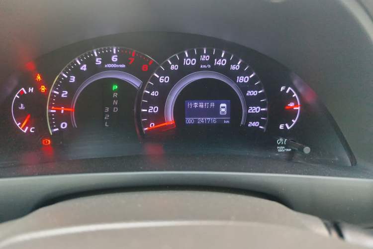 Used Toyota Camry 2013 200G Classic Luxury Edition Odometer Close Up