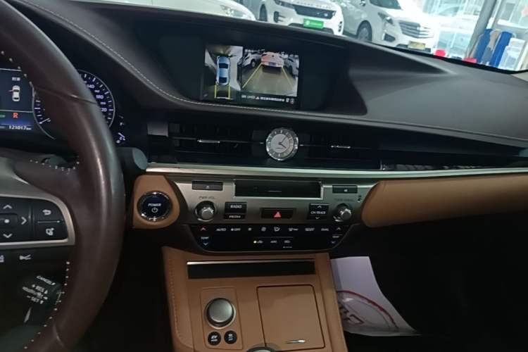 Used Lexus ES 2015 300h Comfort Edition