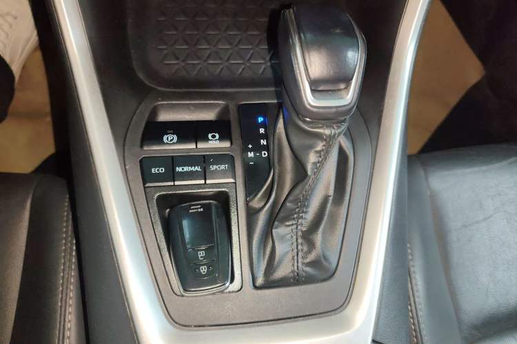 Used Toyota Wildlander 2023 2.0L CVT Two-Wheel Drive Luxury PLUS Edition Gear Lever