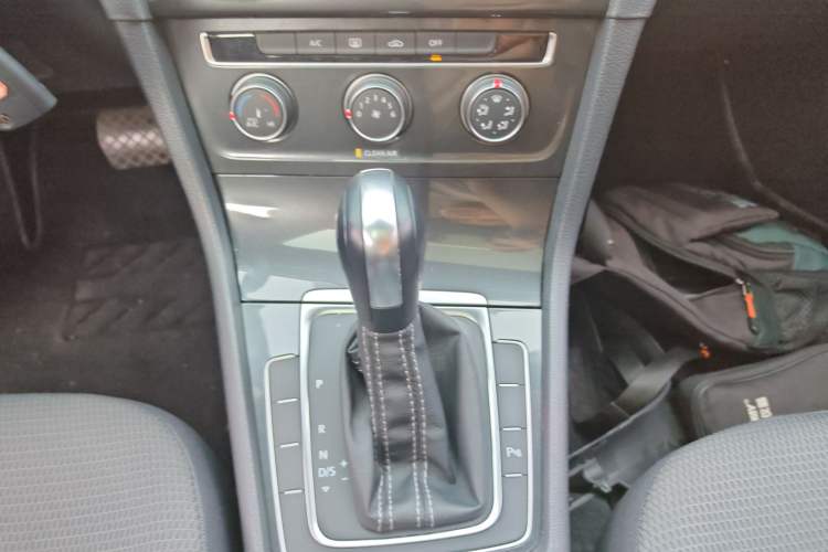 Used Volkswagen Golf 2017 1.6L Automatic Comfort Million-Vehicle Anniversary Edition
