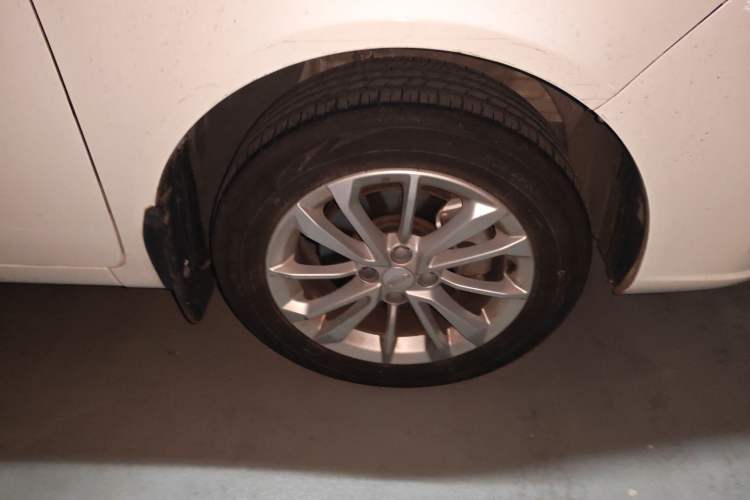 Used Geely Auto Vision 2020 Revised Version 1.5L CVT Asian Games Edition Right Front Wheel Hub