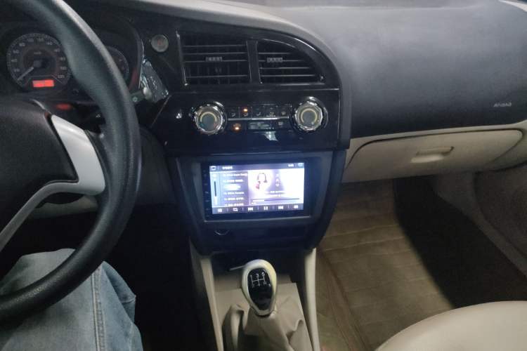 Used Soueast V3 Lingyue 2014 1.5L Manual Happiness Edition Audio And AC Panel