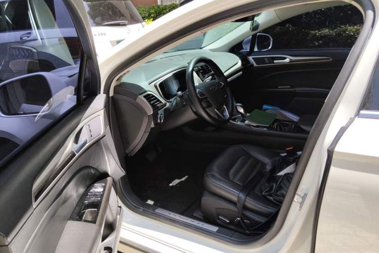 Used Ford Mondeo 2013 2.0L GTDi 200 Luxury Model
