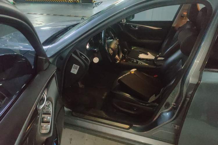 Used Infiniti Q50 2014 2.0T Comfort Edition
