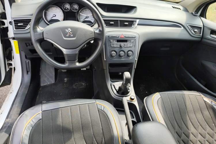 Used Peugeot 308 2013 1.6L Manual YouShang Model Center Console
