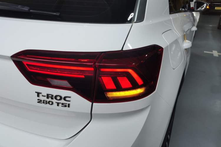 Used Volkswagen T-ROC 2018 280TSI DSG Two-Wheel-Drive Comfort Version China V Standard Exterior 3