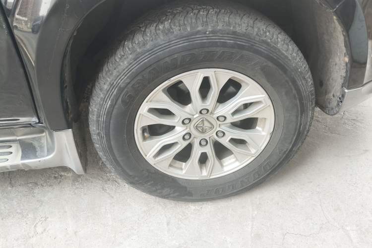 Used JMC Yusheng S350 2013 2.4T Automatic 2WD Diesel Luxury Edition 5 Seats Right Front Wheel Hub