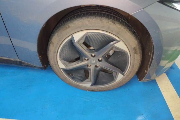 Used Dongfeng eπ eπ007 2024 Pure Electric 530 Air Edition Right Front Wheel Hub