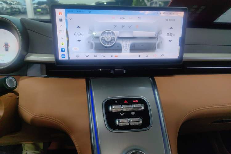 Used ORA Lightning Cat 2022 555 km Luxury Edition