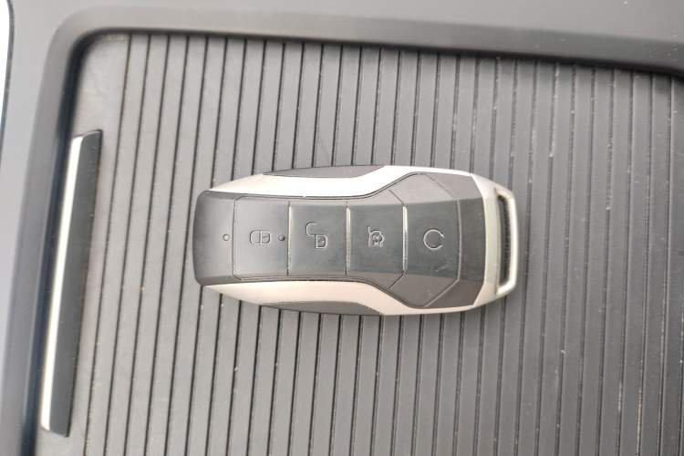 Used BYD Tang 2018 2.0T Automatic SmartConnect Luxury Edition 5 Seats China V Standard
