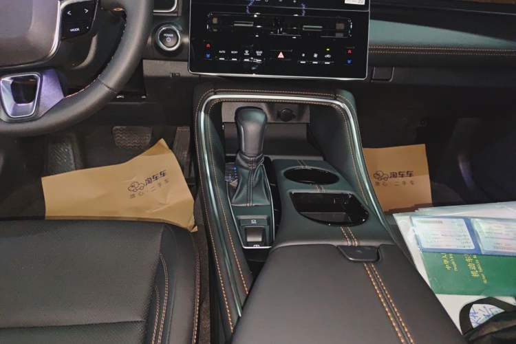 Used Toyota Avalon 2024 Dual-Motor 2.0L Luxury Edition
