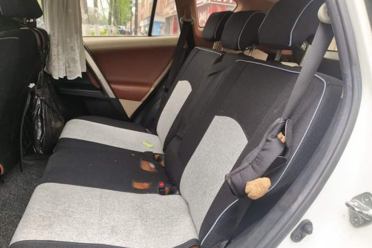 Used Toyota RAV4 2013 2.0L CVT Two-Wheel Drive Urban Edition Left Rear Seat