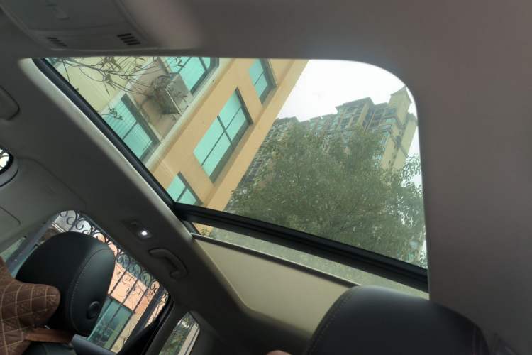 Used Volkswagen Tharu 2022 280TSI Two-Wheel-Drive Luxury Edition Headliner