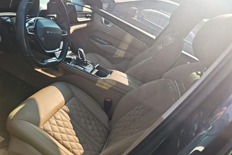 Used Wuling Victory 2023 2.0L DHT Luxury Edition Left Front Seat