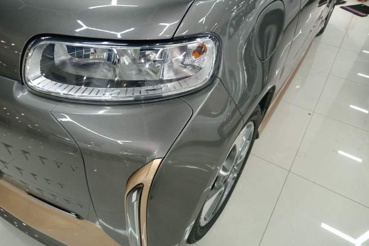 Used ORA White Cat 2022 Xiaoyue Mao Edition 360 km Luxury Model Lithium NMC Left Front Headlight
