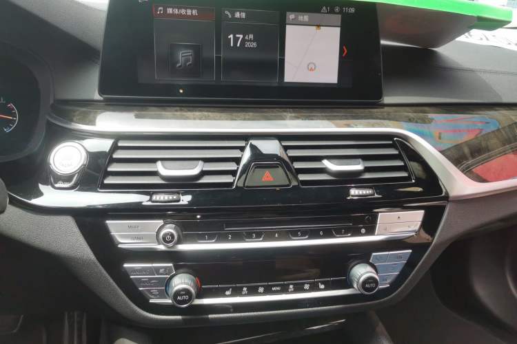 Used BMW 5 Series 2019 530Li Leading Model M Sport Package Audio And AC Panel