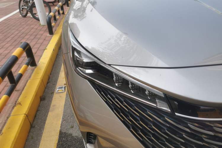 Used Roewe RX5 2023 1.5T Luxury Sliding-Screen Version Exterior 3