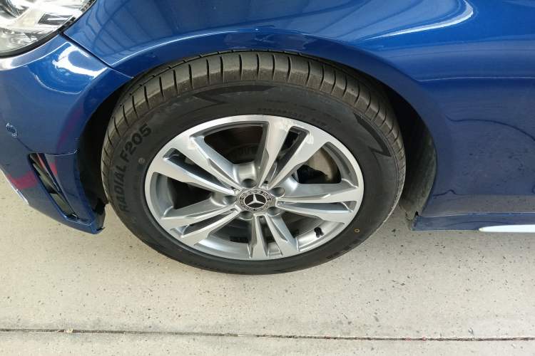 Used Mercedes-Benz C-Class 2019 C 180 L Fashion Edition Sport Version Left Front Wheel Hub