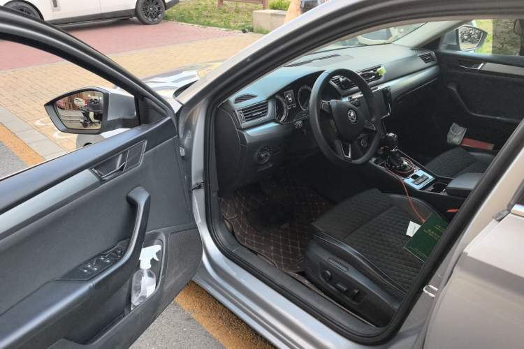 Used Skoda Superb 2018 TSI280 DSG Comfort Edition China V Standard Driver Seat