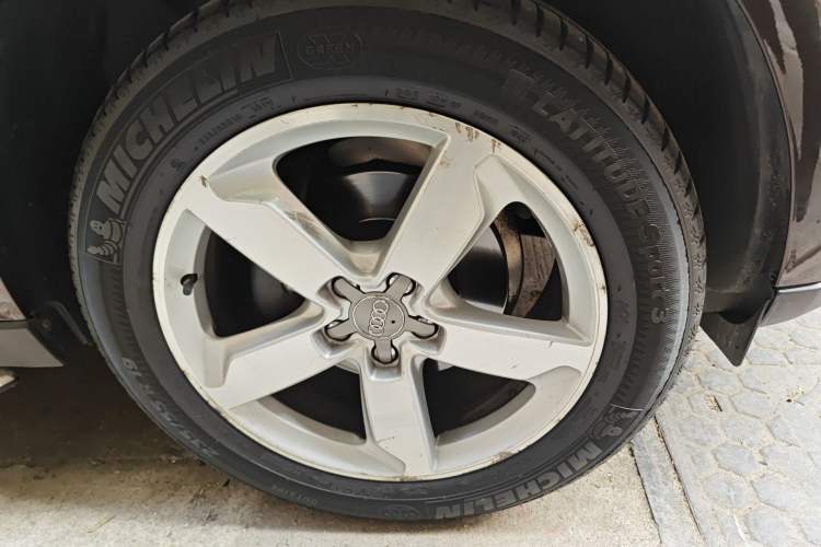 Used Audi Q5 2013 40 TFSI Comfort Edition Right Front Wheel Hub