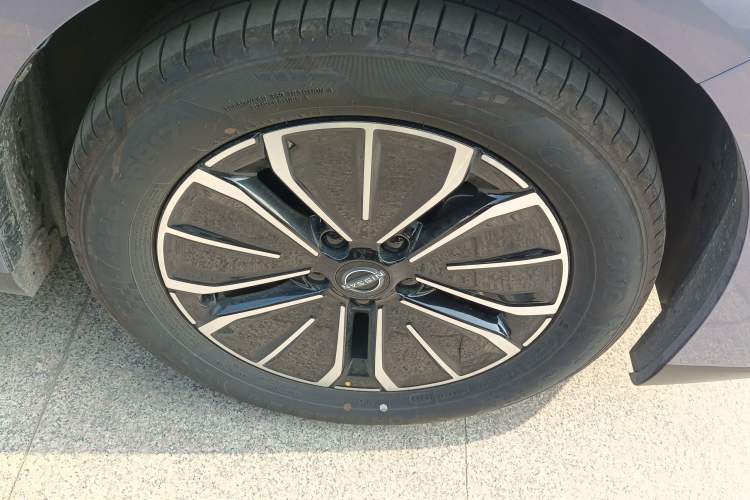 Used Nissan N6 2026 Model 180 Max Right Front Wheel Hub